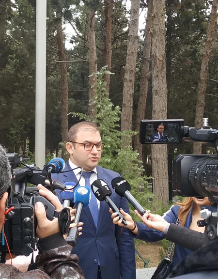 Almaniyadan gələn həkimlər Gəncədə ermənilərin bombaladığı əraziyə baş çəkib