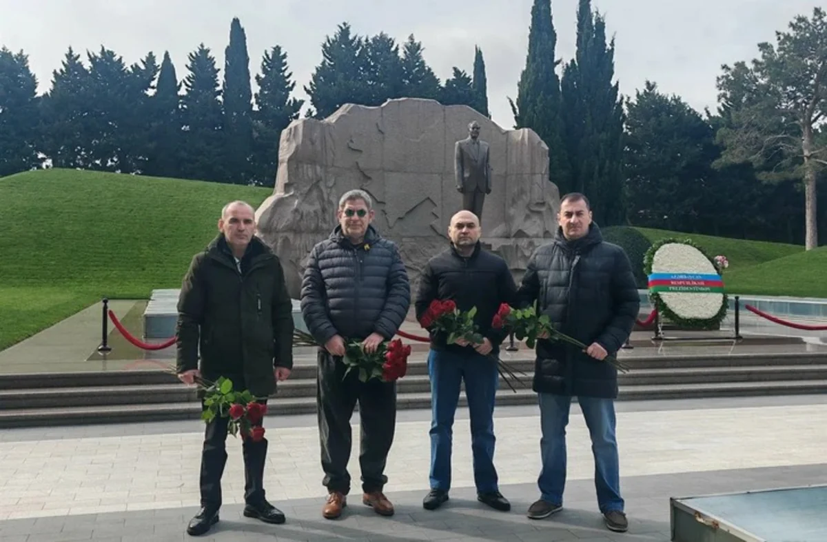 Rusiyalı məşhur psixoloq Heydər Əliyevin məzarını ziyarət edib