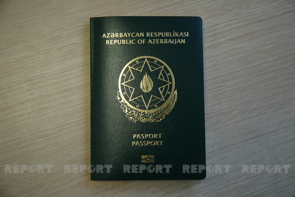 Azərbaycanda pasport üçün fotolarda baş örtüyündən istifadəyə icazə verilməsi təklif olunur