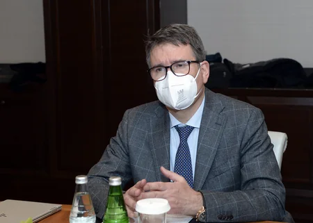 Aİ komissarı Bakıda TAP rəhbəri ilə Qərbi Balkanlara davamlı qazın gətirilməsini müzakirə edib