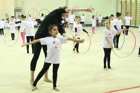 Ukraynanın tanınmış gimnastı Bakıda ustad dərsləri keçib