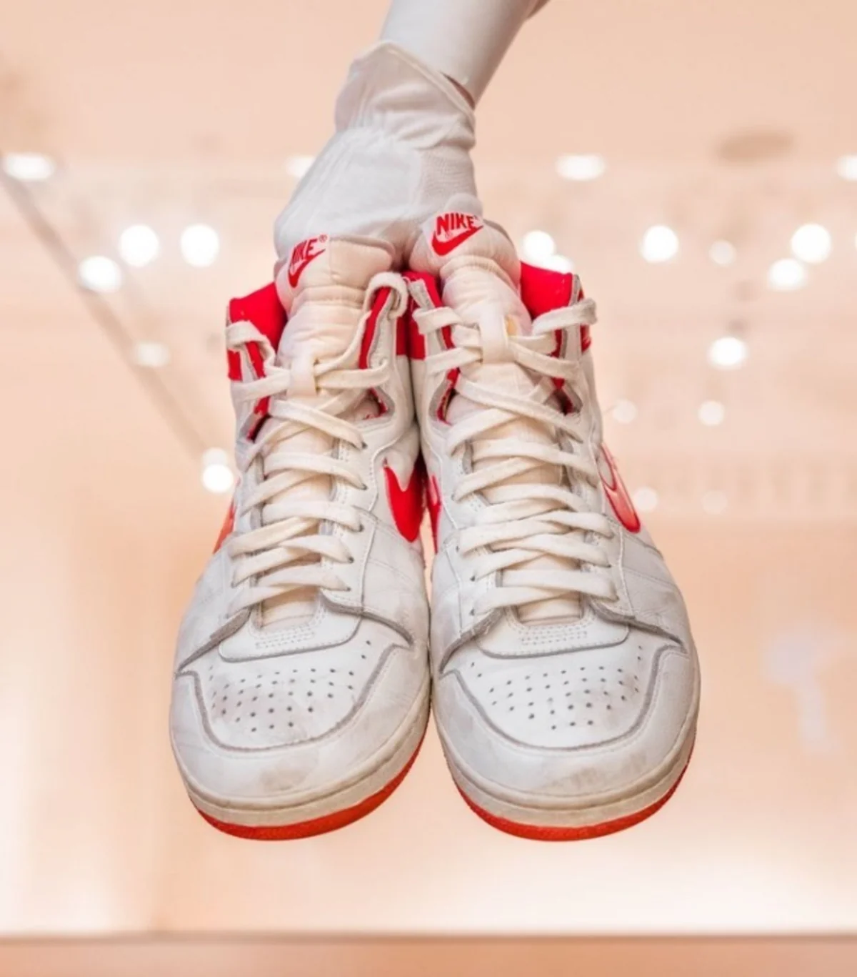 Maykl Cordanın butsu rekord məbləğə satılıb