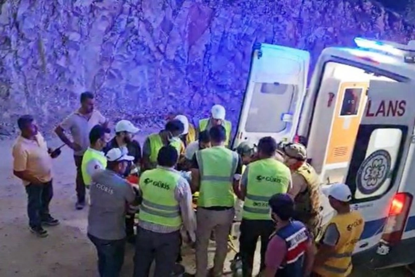 Türkiyədə meşə işçiləri yanğınları söndürərkən xəsarət alıblar