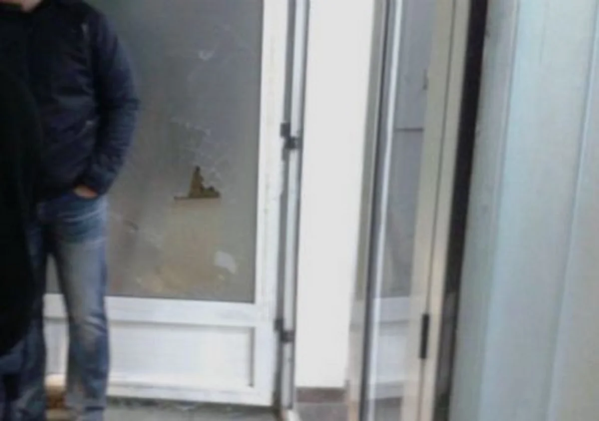 Ruslan Qurbanovun komanda yoldaşı paltardəyişmə otağının qapısını təpiklə qırıb