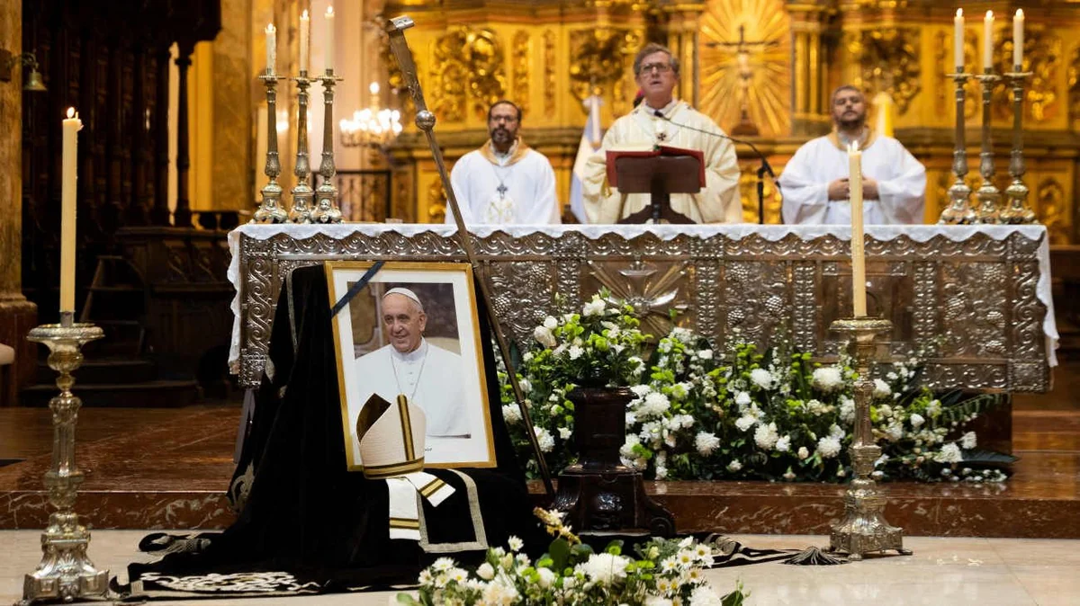 Farewell ceremony for Pope Francis begins in Vatican