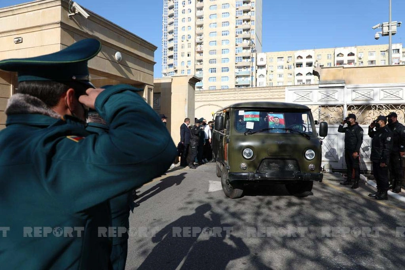 В Баку простились с военнослужащими, погибшими при крушении вертолета
