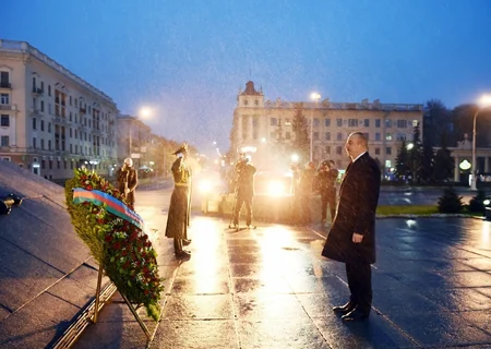 Prezident İlham Əliyev Minskdə “Qələbə” meydanını ziyarət edib