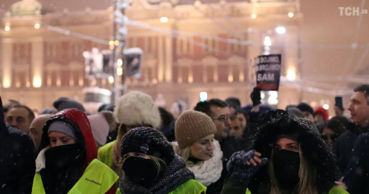 Митинги желтых жилетов охватили Сербию