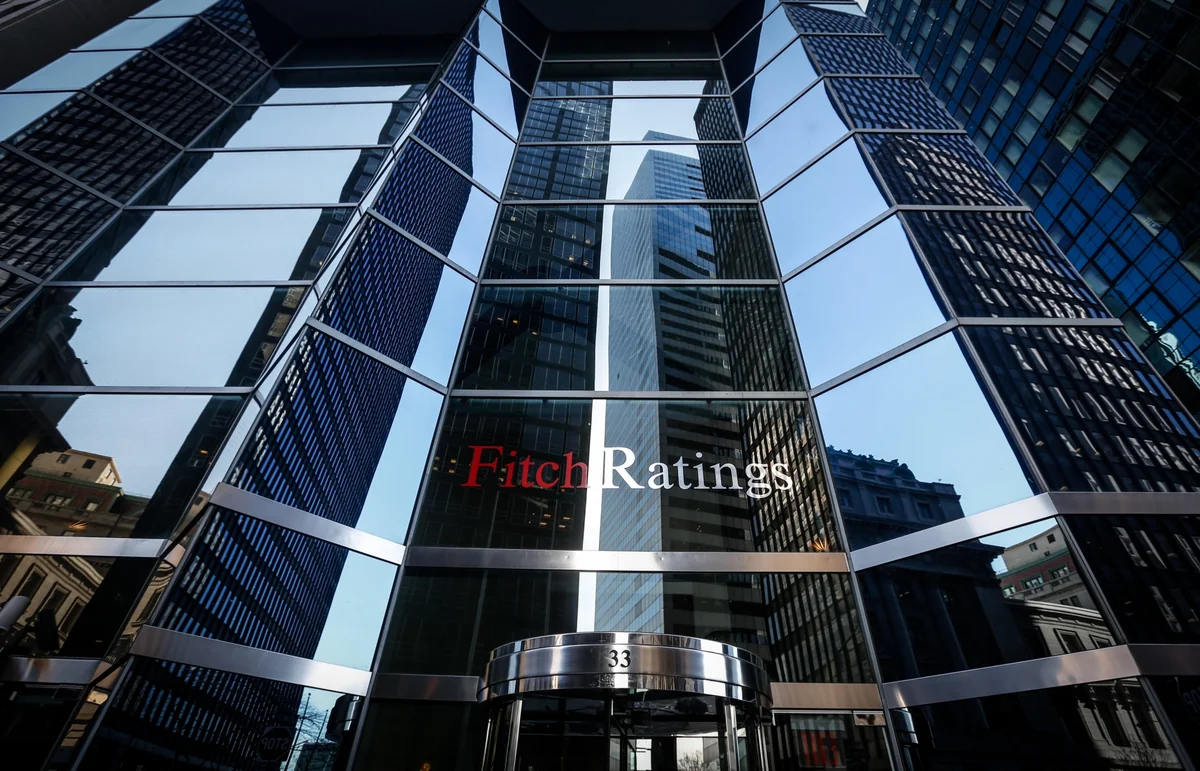 Fitch puts negative outlook on France's rating