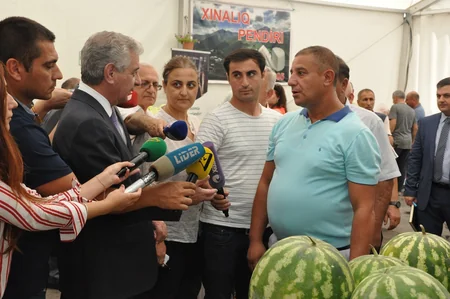 Əli Əhmədov və İnam Kərimov Yaşıl bazara gedib: İki manata kartof olmaz