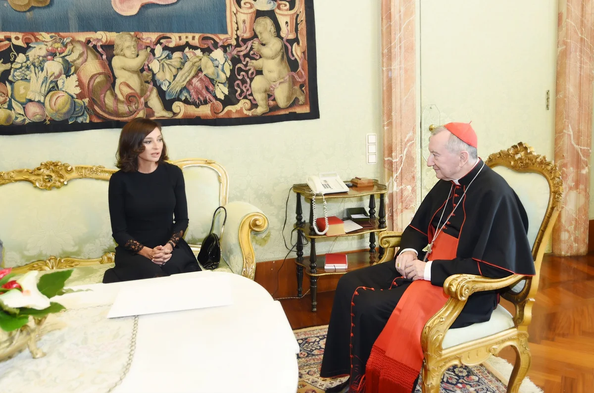 Birinci vitse-prezident Mehriban Əliyeva Müqəddəs Taxt-Tacın dövlət katibi kardinal Pietro Parolin ilə görüşüb - ƏLAVƏ OLUNUB