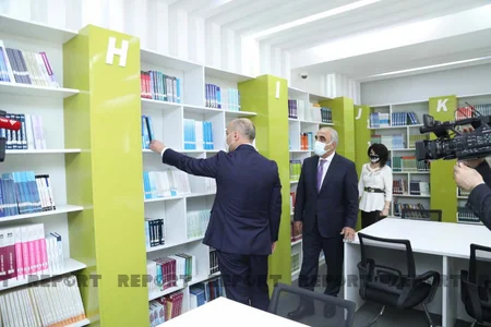 Təhsil naziri UNEC-in müəllim və tələbələri ilə görüşüb