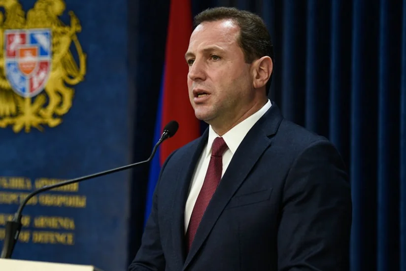 Məhkəmə Ermənistanın keçmiş müdafiə nazirini həbsdə saxlayıb