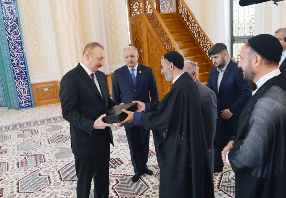 Hacı Cavad məscidinin yeni binasının açılışında Azərbaycan Prezidentinə Quran hədiyyə edilib