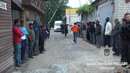 Kiyevdə reyd zamanı 20 azərbaycanlı miqrant saxlanılıb - VİDEO