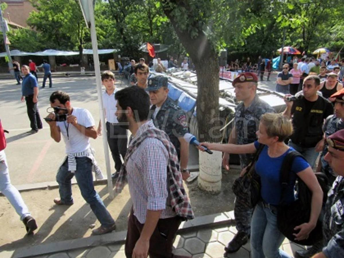 Полиция Еревана: Правоохранительные органы попытаются восстановить общественный порядок на проспекте