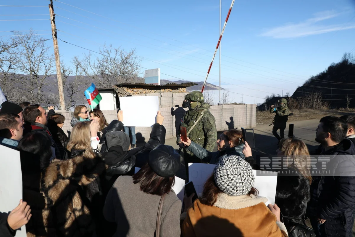 Protest continues on Shusha-Khankandi road, protesters sing national anthem of Azerbaijan