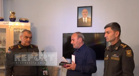 Naxçıvanda antiterror tədbirlərində şəhid olanların ailə üzvlərinə orden və medallar təqdim edilib