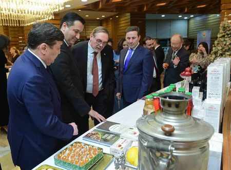 Azərbaycan milli mətbəxi və musiqisi Türkmənistanda təqdim olunub