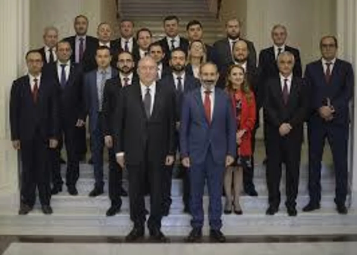 KİV: Ermənistanın xarici işlər və müdafiə nazirləri istefa verəcək