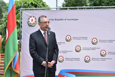Kiyevdə Nəsiminin heykəlinin açılış mərasimi keçirilib