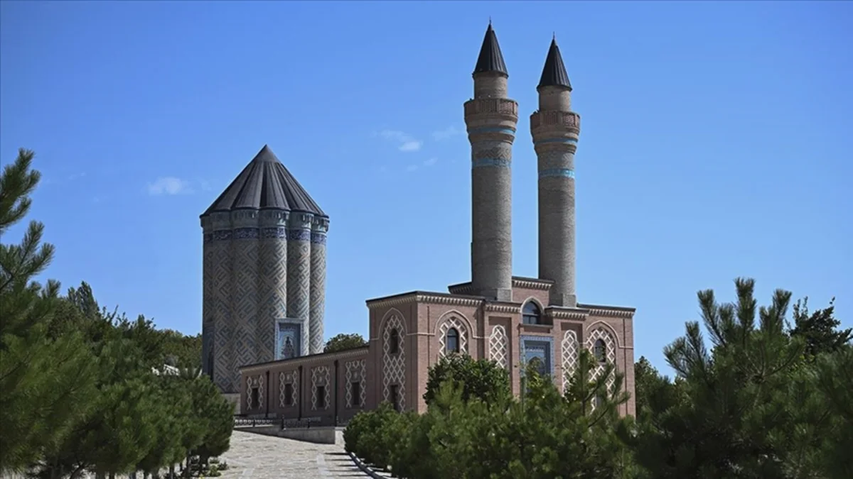 Anadolu agentliyi Naxçıvanın tarixi abidələrindən reportaj hazırlayıb