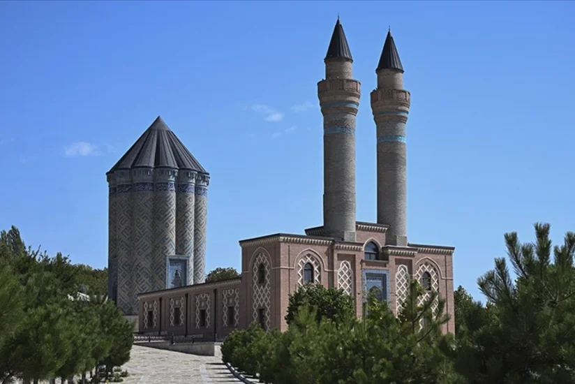 Anadolu agentliyi Naxçıvanın tarixi abidələrindən reportaj hazırlayıb
