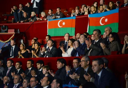 Parisdə Azərbaycan və Fransa güləşçilərinin yoldaşlıq görüşü keçirilib