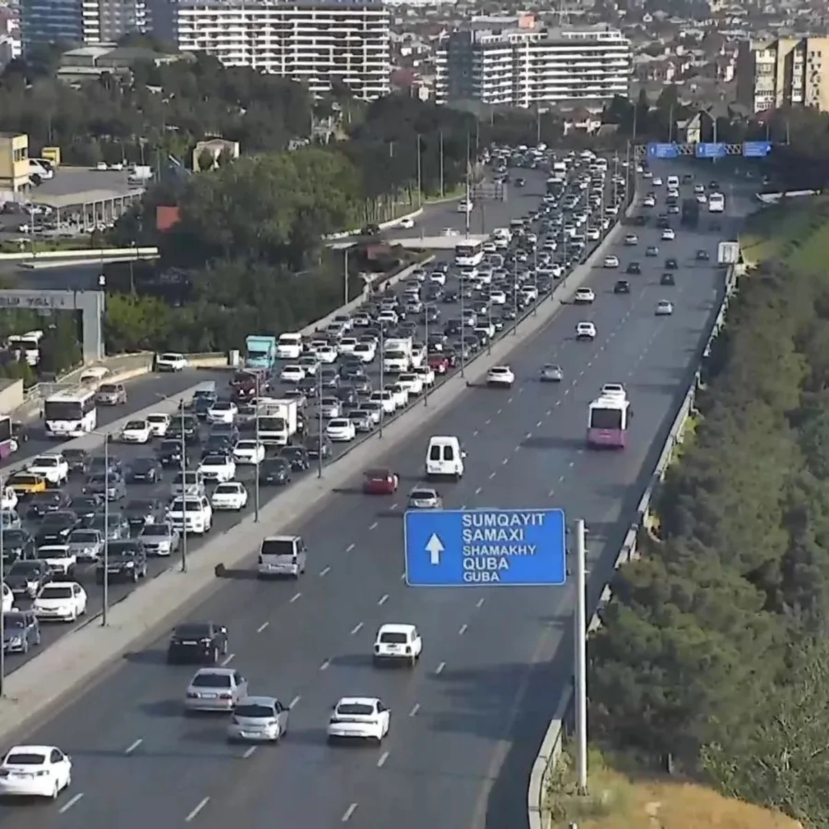 Bakının bəzi yollarında sıxlıq müşahidə edilir