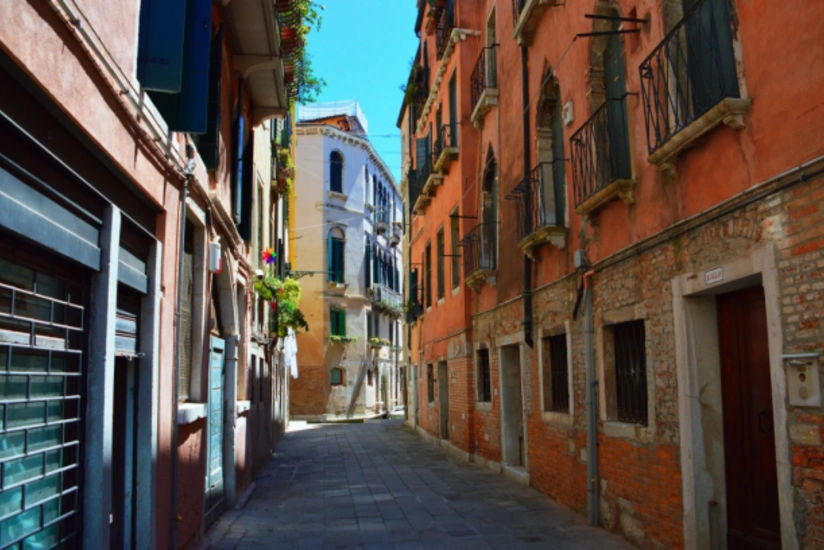 İtaliyada 2 avroya evlər satılır