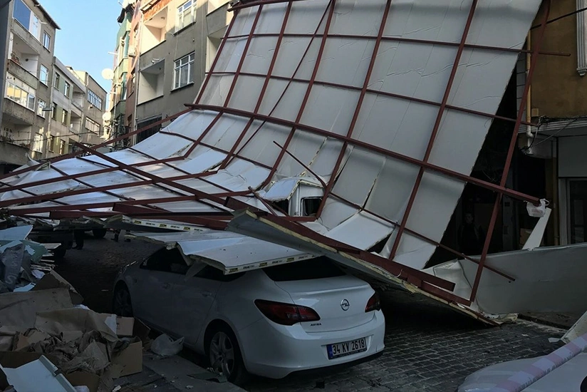 Hindistanda 4 mərtəbəli bina uçub, dağıntılar altında adam qalıb