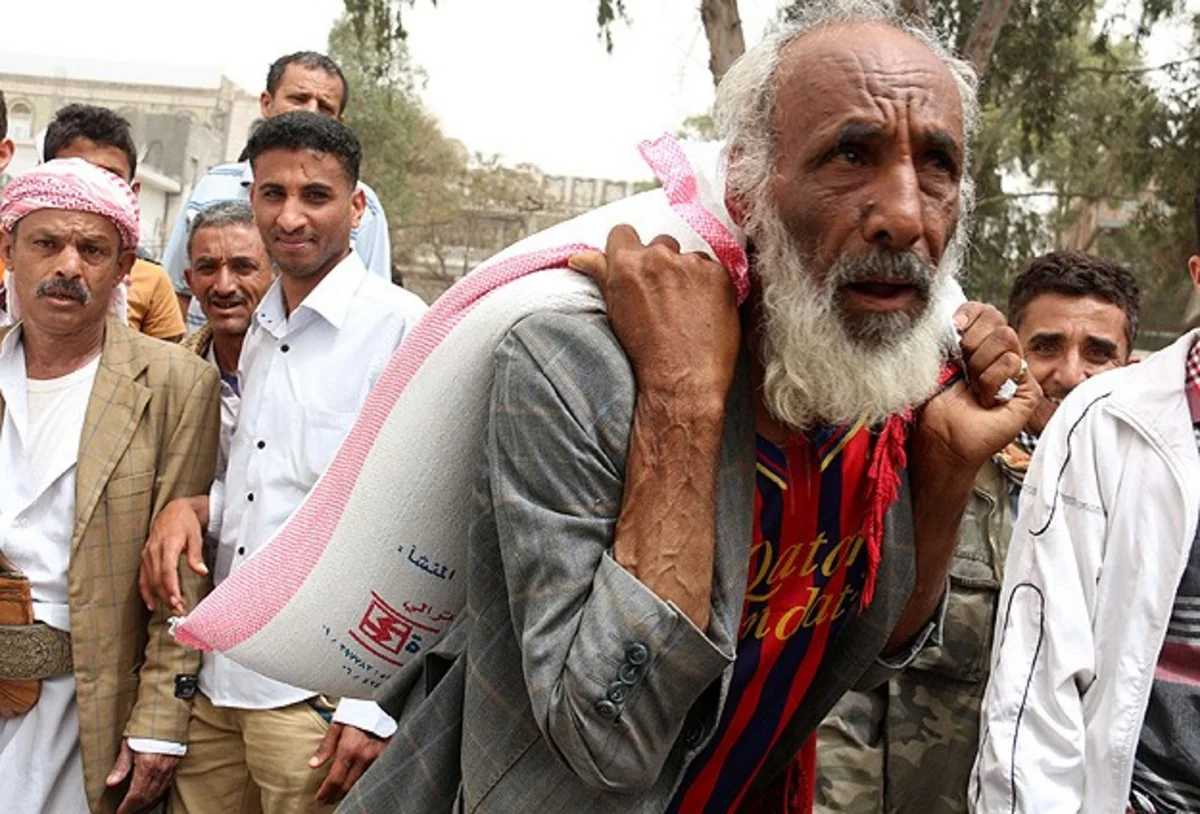 ​Yəmən əhalisi ərzaq ehtiyatı toplayır