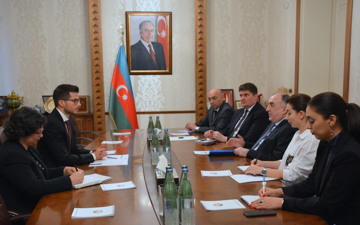İsrail səfiri etimadnaməsinin surətini Elmar Məmmədyarova təqdim edib