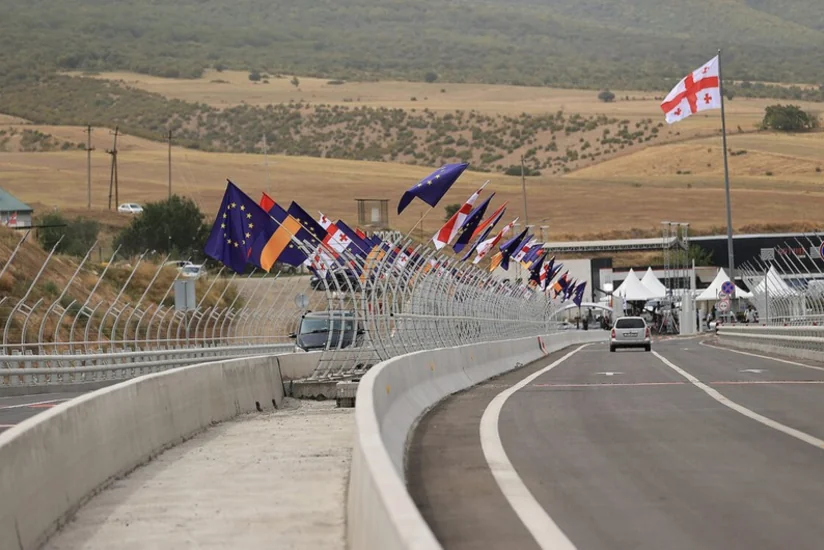 Gürcüstan-Ermənistan sərhədində 200-dən çox yük maşını toplaşıb