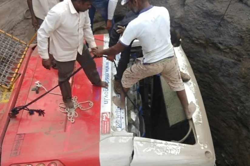 В Индии в тяжелом ДТП с участием автобуса погибли более 20 человек