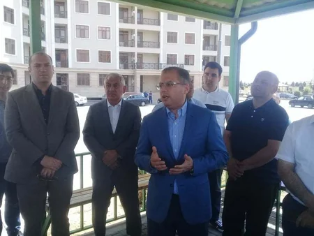 Səbail RİH-nin başçısı Jurnalistlər binasının sakinləri ilə görüşüb