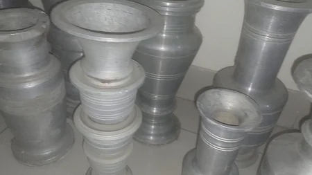 Gəncədə qəbiristanlıqlardan metal güldanlar oğurlanıb