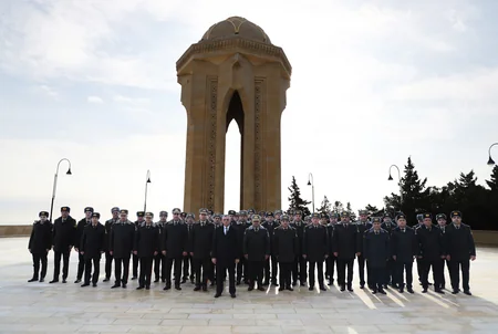 Dövlət Xidmətinin rəhbərliyi Şəhidlər xiyabanını ziyarət edib
