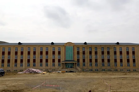 Müdafiə naziri hərbi şəhərcikdə aparılan əsaslı tikinti işlərini yoxlayıb