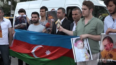 İstanbulda Ermənistanın Alıxanlıda törətdiyi vəhşiliyə qarşı etiraz aksiyası keçirilib - FOTO