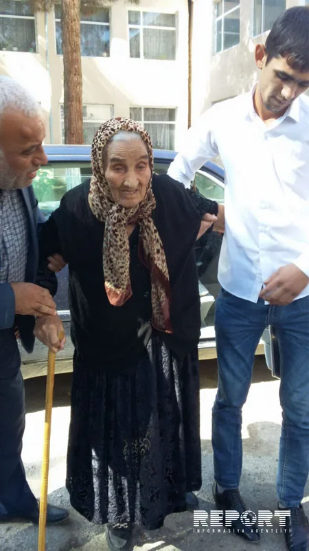 Bərdənin 122 yaşlı sakini seçki məntəqəsinə gələrək səsvermədə iştirak edib - FOTO