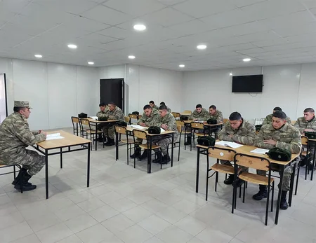 В армии Азербайджана проводятся занятия по общественно-политической подготовке