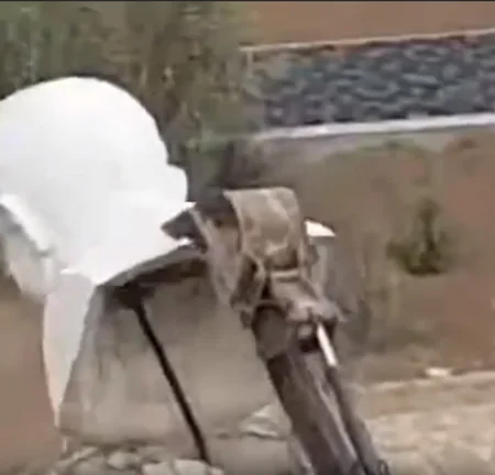 Bakıda Mikayıl Müşfiqin abidəsi aşırdılıb, RİH yararsız idi deyir - VİDEO