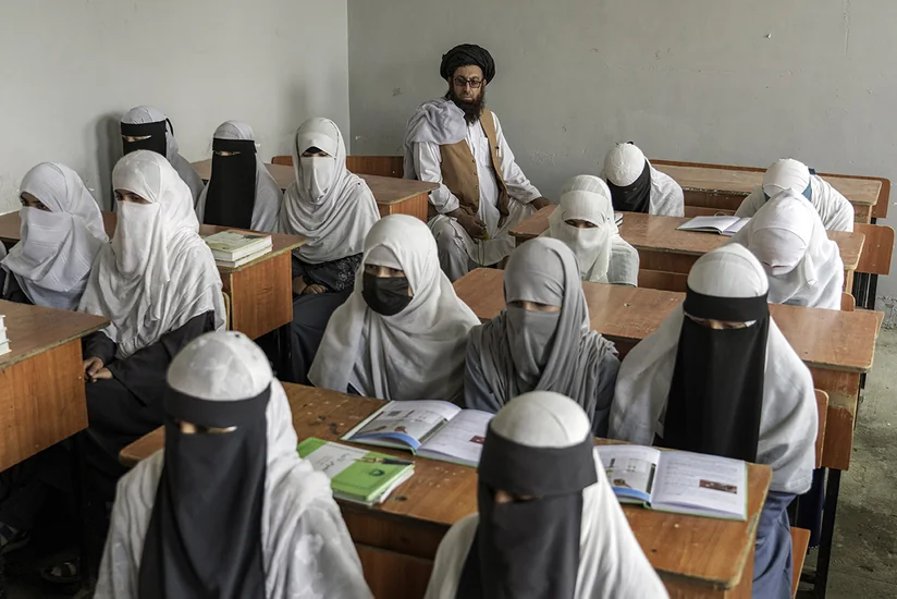 Taliban qadın müəllimlər və qız şagirdlərin məktəblərə buraxılmasını qadağan edib
