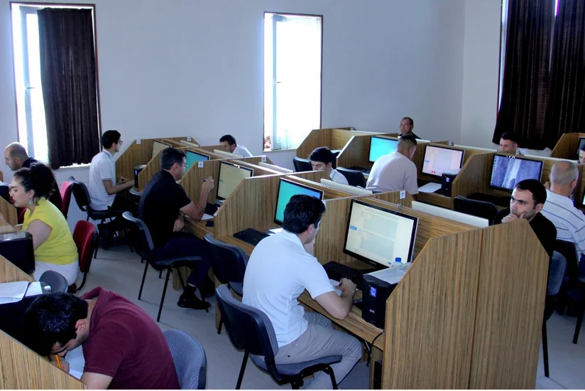 Naxçıvanda ədliyyə orqanlarına qulluğa qəbulla bağlı test imtahanı keçirilib