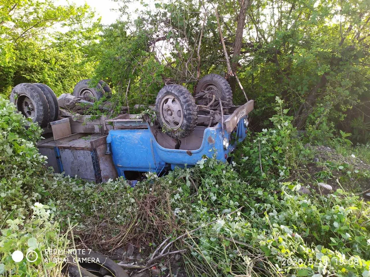 В Огузе перевернулся ГАЗ-53, есть пострадавшие