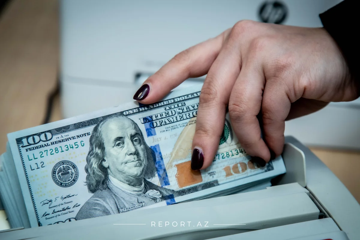 Azərbaycanda valyuta hərracında dollara tələb 24%-dən çox artıb