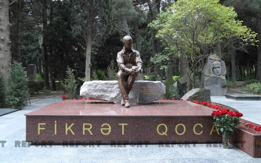 Xalq şairi Fikrət Qocanın abidəsinin açılışı olub
