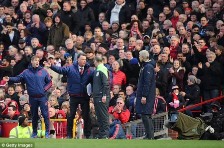 Manchester United boss Louis van Gaal apologises for diving  - VIDEO