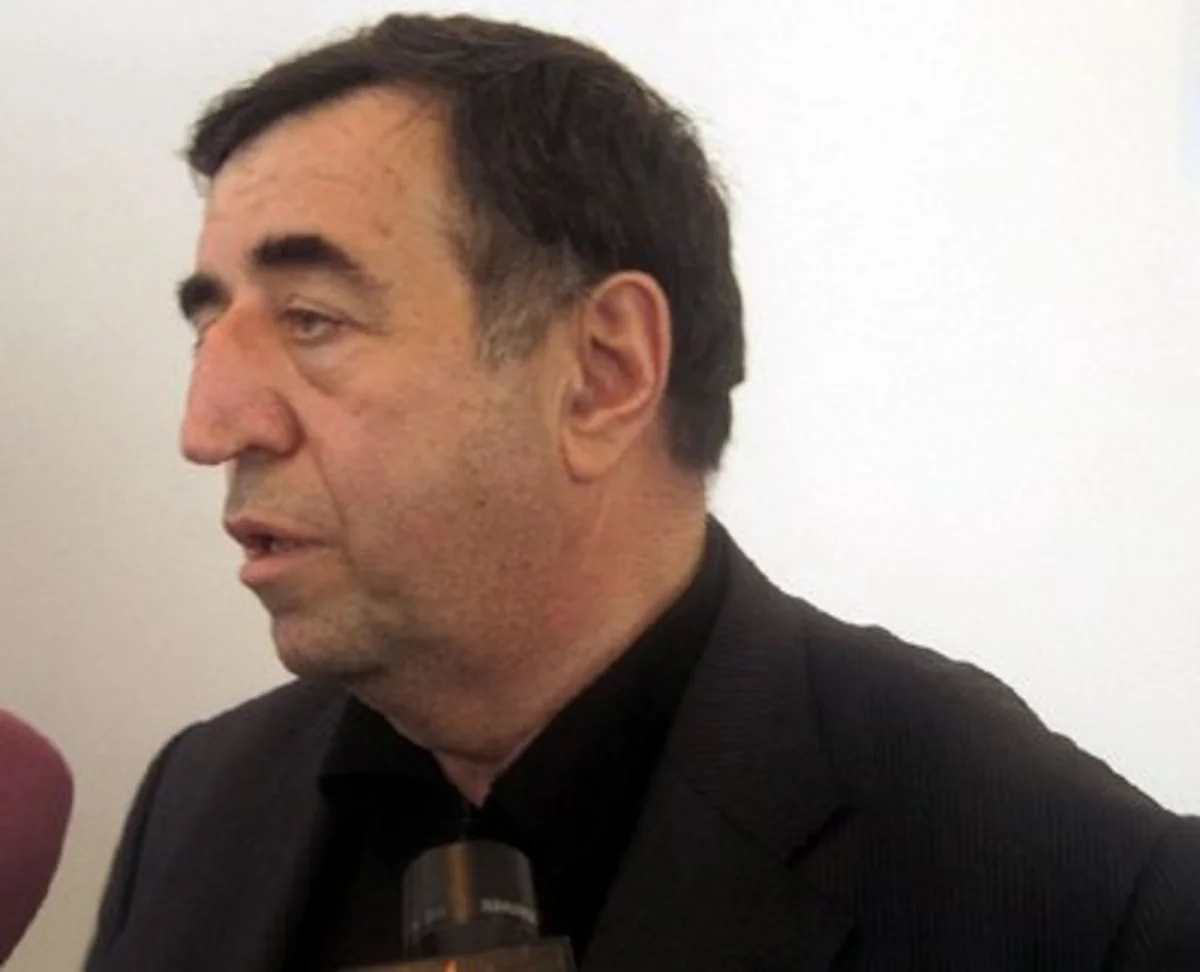 Prezident Əhməd Əhmədzadəni “Şöhrət” ordeni ilə təltif edib